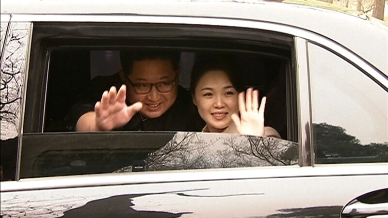 Kim Jong Un și soția sa au asistat la primul concert al unor artiști sud-coreeni la Phenian