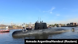 زیردریایی ارتش آرژانتین، آرا سن خوان، به همراه سرنشینانش در حال ترک بندر بوئنوس آیرس