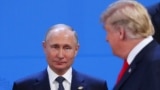 Bivši američki predsednik Donald Trump i ruski predsednik Vladimir Putin na samitu lidera G20 u Buenos Airesu, 30. novembra 2018.