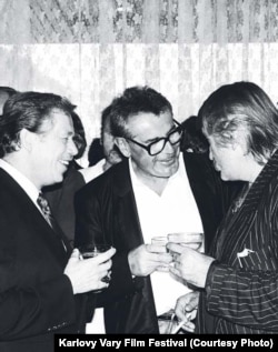 1990 год, кінафэстываль у Карлавых Варах. Вацлаў Гавал, Мілаш Форман і Павел Ландоўскі