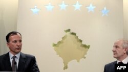 Ministar inostranih poslova Franko Fratini i predsednik Kosova Fatmir Sejdiu