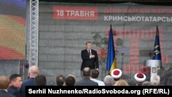 Петро Порошенко під час вшанування жертв геноциду кримськотатарського народу 