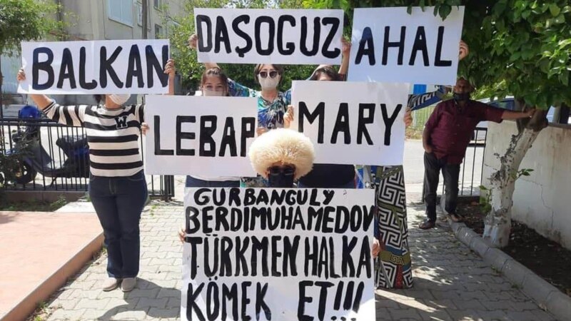 Harasat: Kiprde ýaşaýan türkmenler protest geçirdi, häkimiýetler telekeçilerden pul soraýar