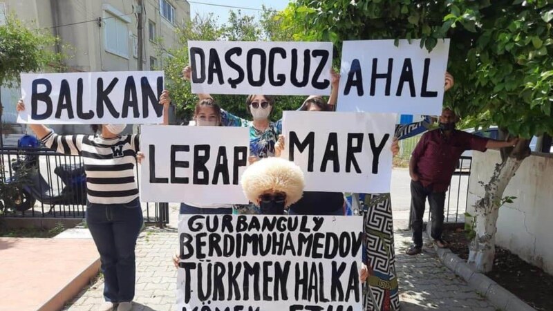 Türkmen režimini tankyt eden türkmenistanly ýigit Moskwanyň aeroportunda saklandy