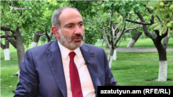 Премьер-министр Армении Никол Пашинян дает интервью Радио Азатутюн, Ереван, 17 июля 2019 г.