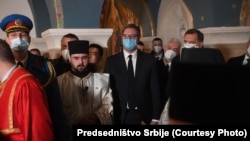 Kovčeg sa telom patrijarha do kripte je donela garda Vojske Srbije, a sahrani su prisustvovali politički zvaničnici