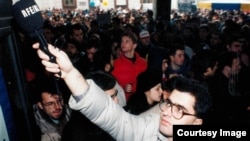 Dragan Štavljanin izveštava sa demonstracija u Beogradu, 12. decembra 1996. godine.