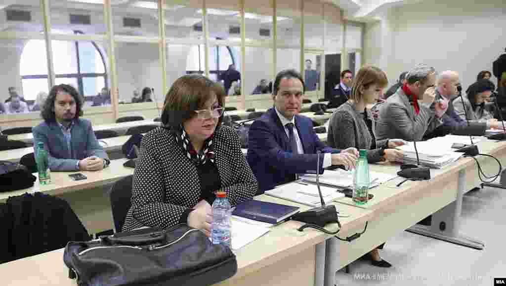 МАКЕДОНИЈА - Јавниот обвинител Бурим Рустеми во сведочењето за случајот Рекет посочи дека поранешната специјална јавна обвинителка Катица Јанева која му беше шефица, побарала од него како надлежен обвинител во случајот Поштенска Банка да не го замрзне станот на осомничениот Томе Главчев.