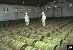 Проверка контейнеров с отравляющими веществами, 200 км от закрытого города Шиханы, 2000 год
