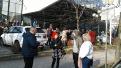 Nakon potresa koji se dogodio oko 10 časova veliki broj ljudi izašao je na ulice Sarajeva