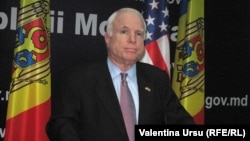 John McCain la Chişinău