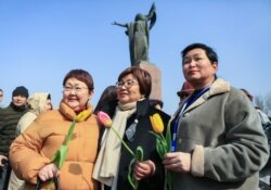 Кыргызстандын мурдагы президенти Роза Отунбаева (ортодо). 10-март, 2020-жыл.