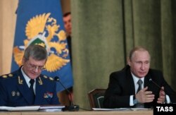 Procurorul general Iuri Ceaika și președintele Vladimir Putin