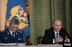 Генеральный прокурор России Юрий Чайка и Владимир Путин