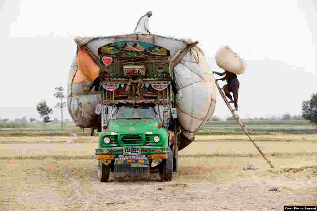 No matter how pretty the vehicle, Pakistan's jingle trucks are regularly pushed to their limits...