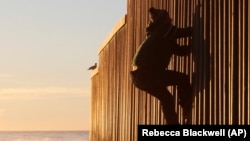 Zid na granici sa SAD, s meksičke strane