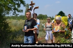 Похороны погибших из-за аварии на шахте "Суходольская-Восточная" шахтеров в Луганской области, которая произошла 29 июля 2011 года. Тогда погибли 18 шахтеров, 9 пропали без вести