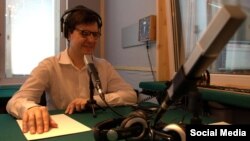 Олег Шевкун в радиостудии 