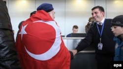 A Meskhetian Turk who was living in Ukraine's eastern conflict zone leaves Kharkiv for Turkey in December 2015.