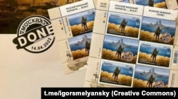 Поштові марки України «Русскій воєнний корабль... ВСЬО!», які присвячені знищенню російського крейсера «Москва», який пропонував здатися захисникам острова Зміїний і по якому українські військові завдали ракетного удару 14 квітня 2022 року