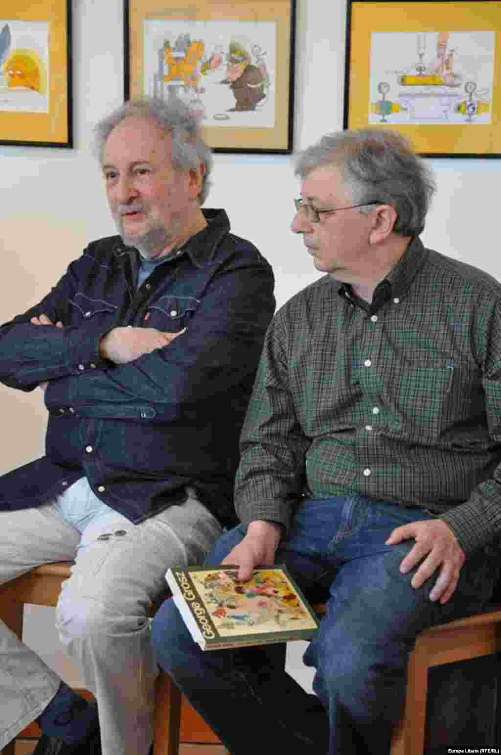 Pictorul Devis Grebu și prof. Vladimir Tismăneanu la Alba Iulia.