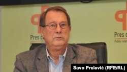 Boško Jakšić napominje kako je Srbija "do sada pokušavala da organizuje intenzivniju ekonomsku saradnju, insistirajući pre svega na nafti, ali se pokazalo da Iranci za to nisu bili zainteresovani".