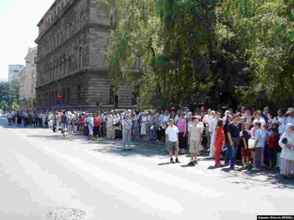 Doček konvoja kamiona sa posmrtnim ostacima Srebreničana, Sarajevo, juli 2011