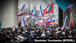 Митинг под стенами Верховной Рады Крыма, 26 февраля 2014 года