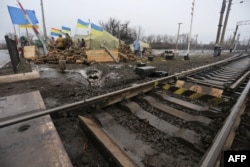 A blockade by nationalist Ukrainian lawmakers and veterans of the ongoing war in the east has caused almost all rail traffic in the Donetsk and Luhansk regions to cease. (file photo)