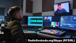 Журналист «Донбасс.Реалии» во время записи разговора с Сергеем Мюнье