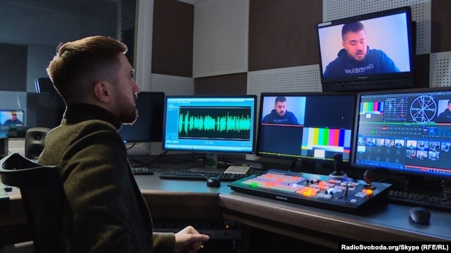 Журналист «Донбасс.Реалии» во время записи разговора с Сергеем Мюнье