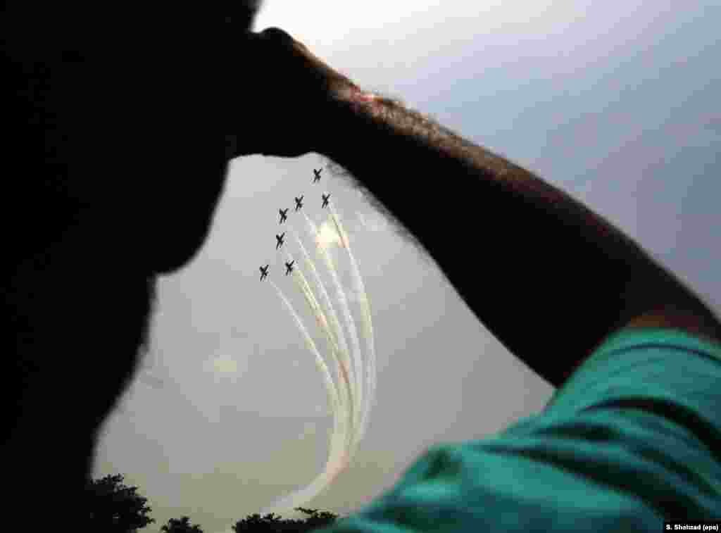 Pakistan Air Force jets perform during the Independence Day celebrations in Islamabad on August 14. (epa/S. Shahzad)