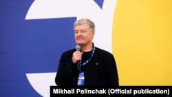 У «Європейській солідарності» заявляють про кампанію «інформаційного кілерства» проти лідера партії, п’ятого президента України Петра Порошенка і його команди