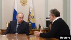 Алексей Чалый (п) и Владимир Путин, архивное фото