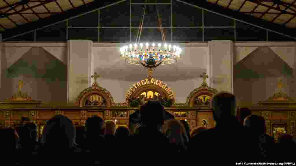 Ukraine -- Honoring Chornobyl liquidators in Kyiv near Chernobyl church, 26Apr2016