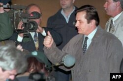 Premijer BiH Haris Silajdžić dolazi na Dejtonske pregovore, 31. 10. 1995