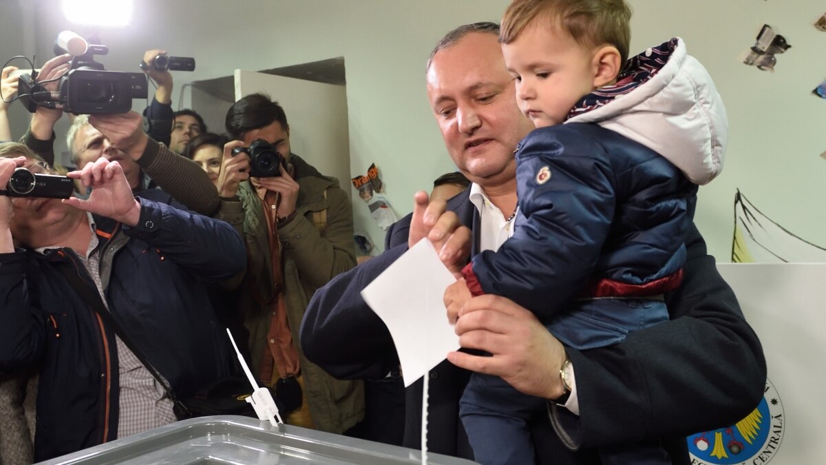 Moldova Presidential Election Headed For Runoff