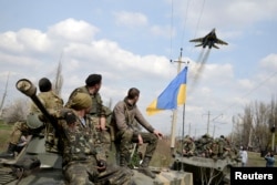 Українські військовослужбовці під час АТО. Донеччина, Краматорськ, 16 квітня 2014 року