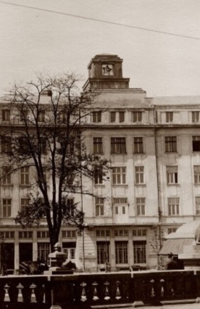 Правителството продава като излишен имот и сградата в която в