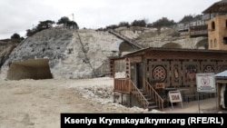 Строительные работы в пещерном монастыре Качи-Кальон, Крым, ноябрь 2018 год 