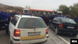 Архива - Работниците од „Фени“ протестираат против стечај - го блокираа магистралниот Градско-Прилеп 
