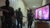 Вооруженные люди в прокуратуре Луганска 30 апреля