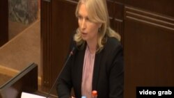 Натия Турнава выступает перед парламентариями, 7 июня 2019 г.