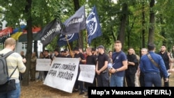 Представники радикальних організацій із прапорами, зокрема, «Фрайкору». Харків, 16 вересня, 2019 року