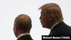 Președintele rus Vladimir Putin și președintele Statelor Unite Donald Trump la summitul G20 de la Osaka. 28 iunie 2019