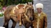 Президент Туркменистана заказал у чешских стеклоделов бокалы для виски с гравировкой любимых лошадей 
