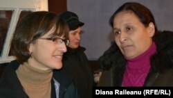 Alexandra Yuster (stânga) şi Ala Popco