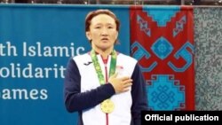 Айсулуу Тыныбекова с золотой медалью IV Исламских игр солидарности.