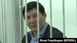 Former Kyrgyz deputy Damirbek Asylbek-Uulu during a court hearing in Almaty late last year.