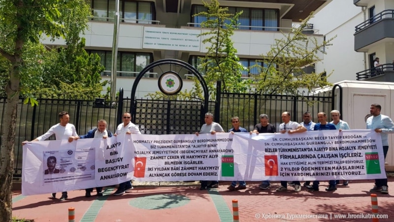 Türk işçileri Türkmenistandan eden işleriniň hakyny bermegini talap edýärler